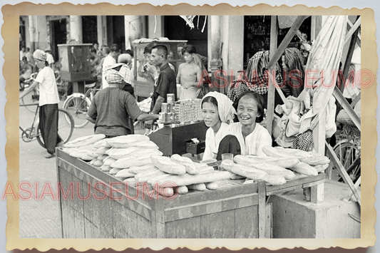 40s WW2 Vietnam HANOI MARKET WOMEN LADY BAGUETTE BREAD GIRL Vintage Photo 28168