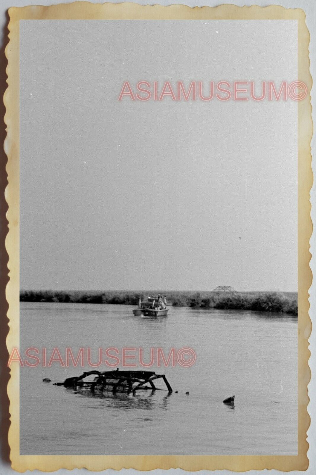 40s Vietnam War SAIGON ARMY SOLDIER NAVY SUNKEN BOAT BATTLE Vintage Photo 1685