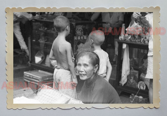 Queen's Road Central Laughing Elderly Women VINTAGE Hong Kong Photo 16279 香港旧照片