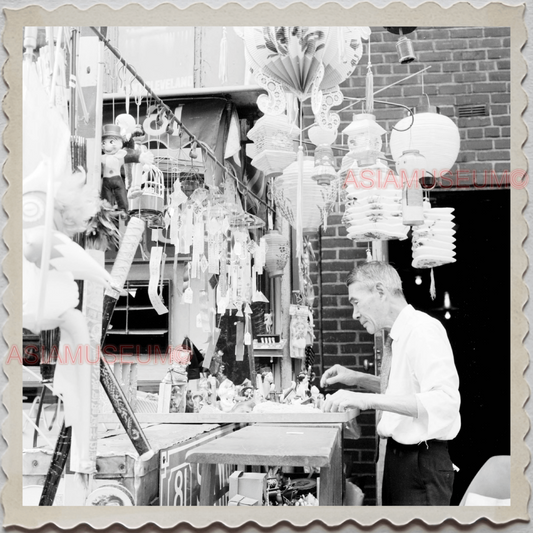 50s MANHATTAN NEW YORK CITY CHINATOWN STREET VENDOR LANTERN OLD USA Photo 8493