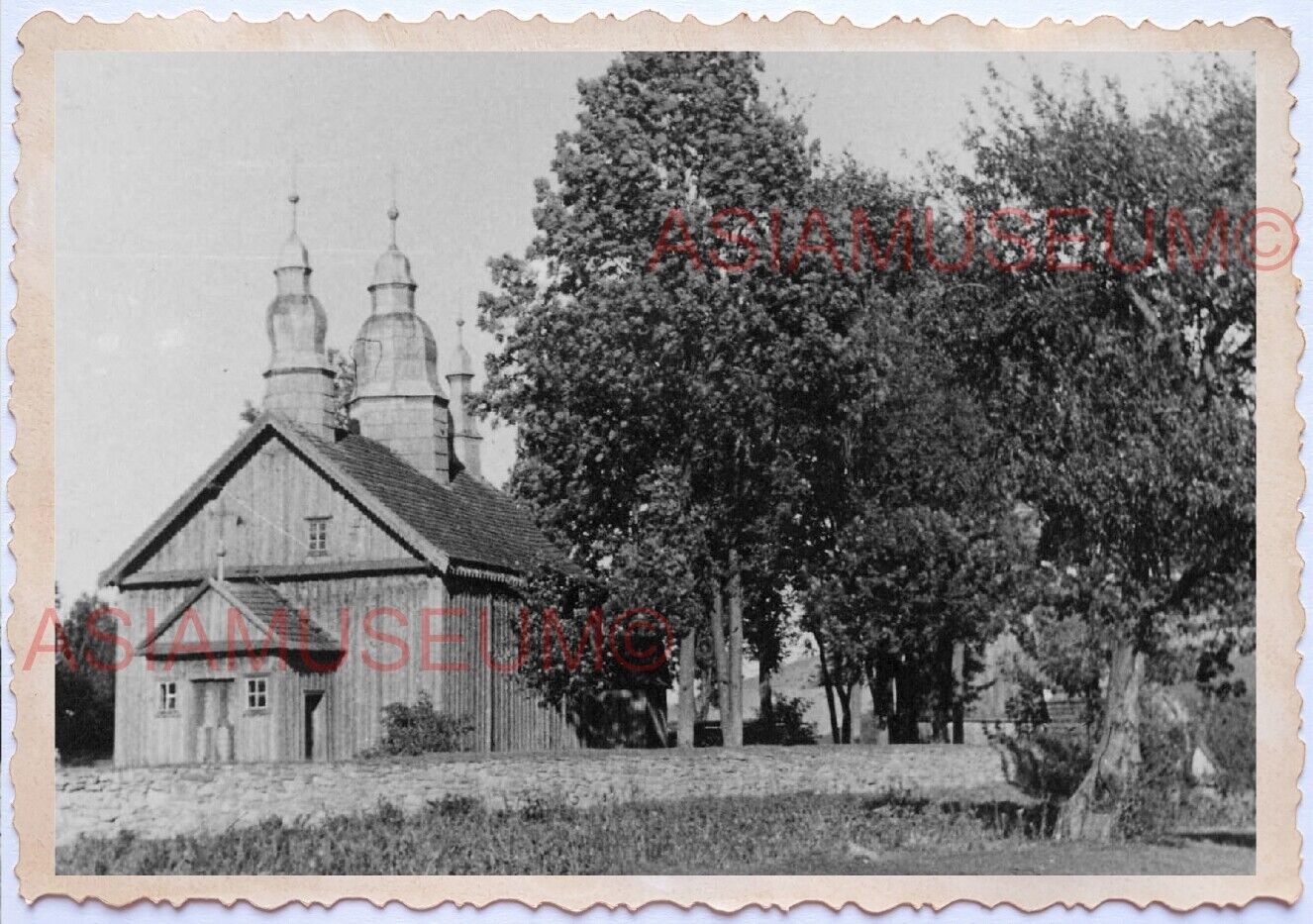 WWii D-DAY NORMANDY EUROPE ARMY Soldier Farm Village Church War Field Photo A93