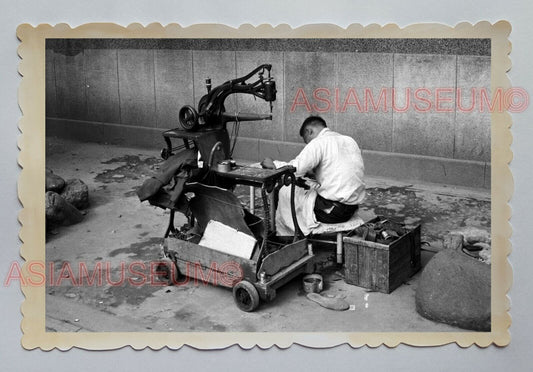 STREET SEWING MACHINE REPAIR SHOE CLOTHES SCENE HONG KONG Photograph 23264 香港旧照片