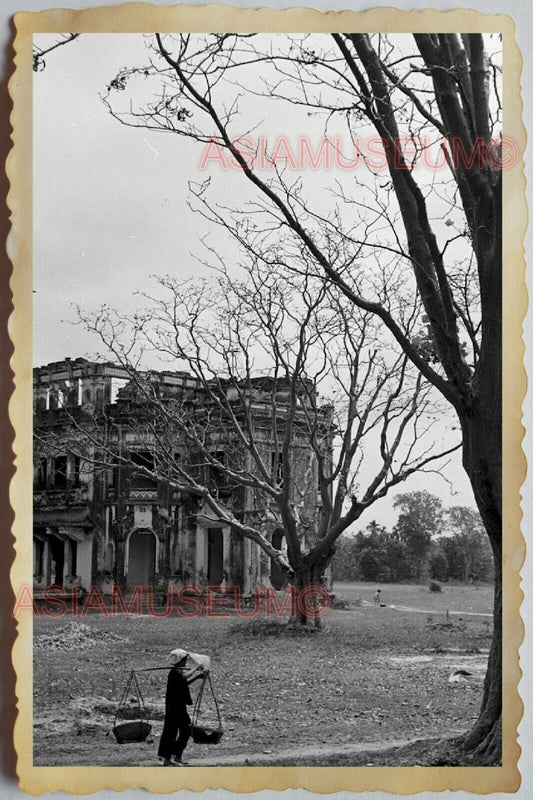 40s Vietnam War WOMEN STREET VENDOR RENAISSANCE MANSION HOUSE Vintage Photo 1205