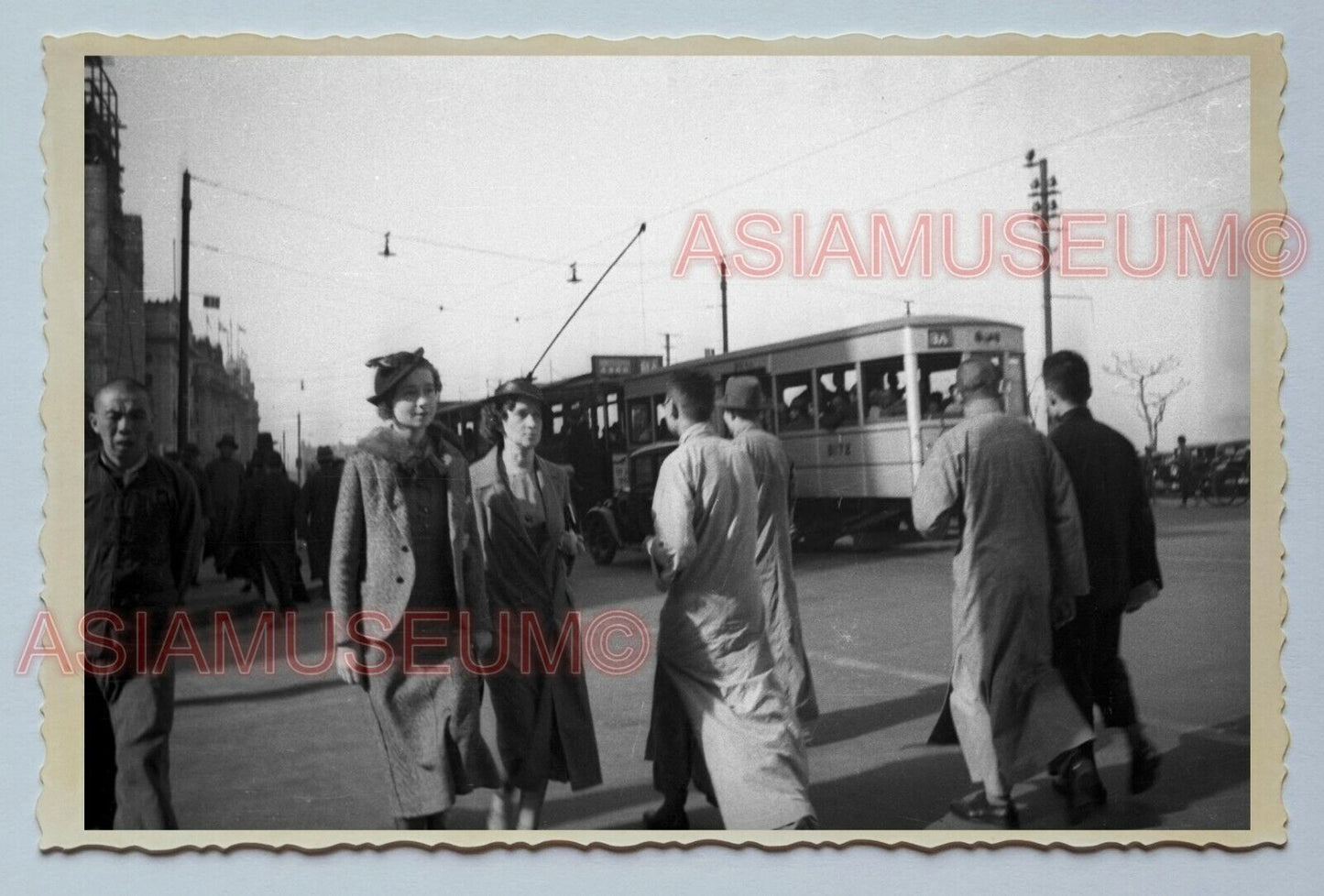 1940s WOMEN LADY STREET SCENE TRAM  Vintage China Shanghai Photo #226 中国上海老照片