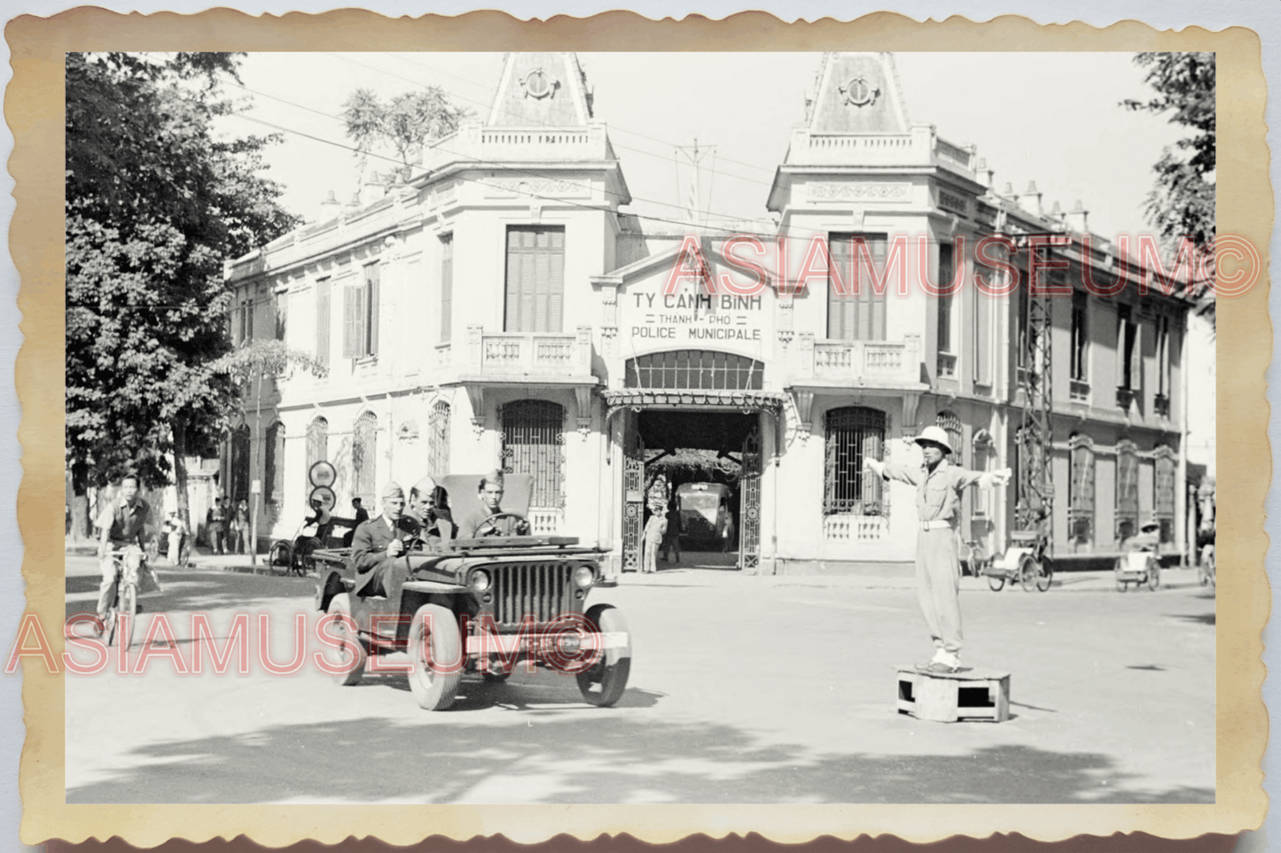 40s WW2 Vietnam HANOI TRAFFIC POLICE STATION STREET JEEP OLD Vintage Photo 26008