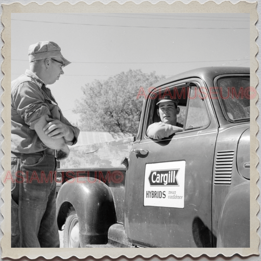 50s LAKE GENEVA WISCONSIN WALWORTH MILWAUKEE MAN TRUCK VINTAGE USA Photo 10308