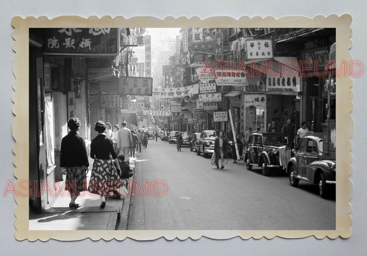 QUEEN VICTORIA ROAD CENTRAL WOMEN LADY DRESS AD HONG KONG Photograph 23271 香港旧照片