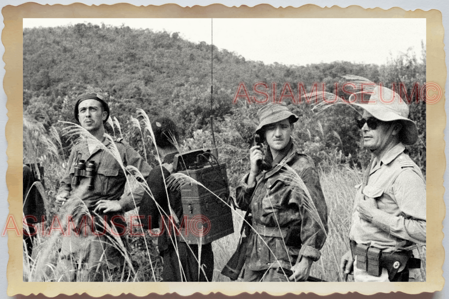 40s WW2 Vietnam INDOCHINA WAR FRENCH ARMY RADIO PHONE GUN ii Vintage Photo 26032