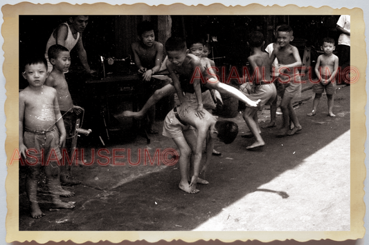50s THAILAND BANGKOK BACK STREET SCENE BOYS CHILDREN PLAYING Vintage Photo 28486