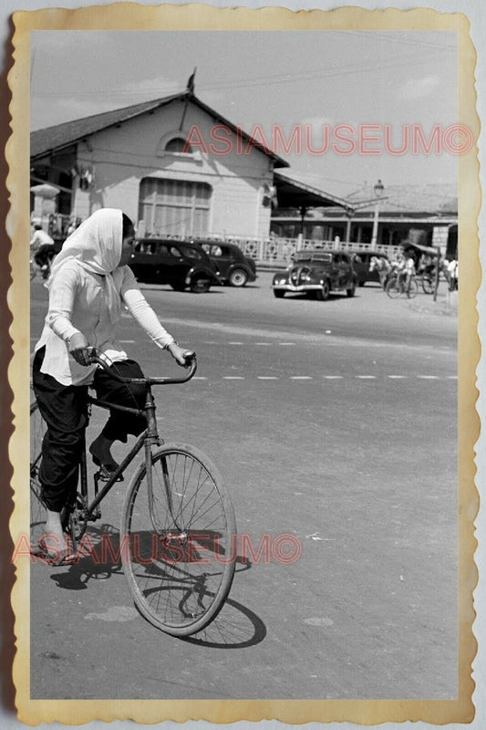 50s Vietnam SAIGON STREET SCENE ROAD TRAFFIC CAR BICYCLE STORE Vintage Photo 489