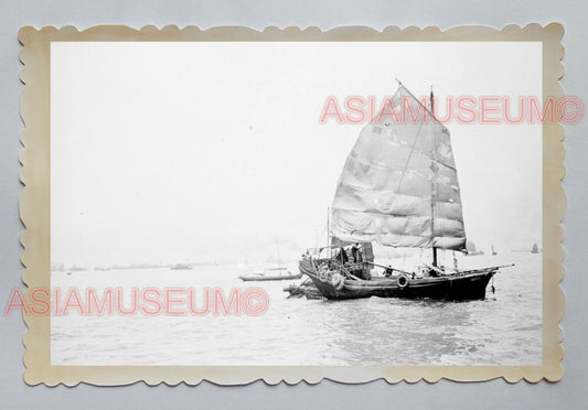 HARBOR BOAT HOUSE CHINESE JUNK SAIL SHIP B&W VINTAGE HONG KONG Photo 29158 香港旧照片