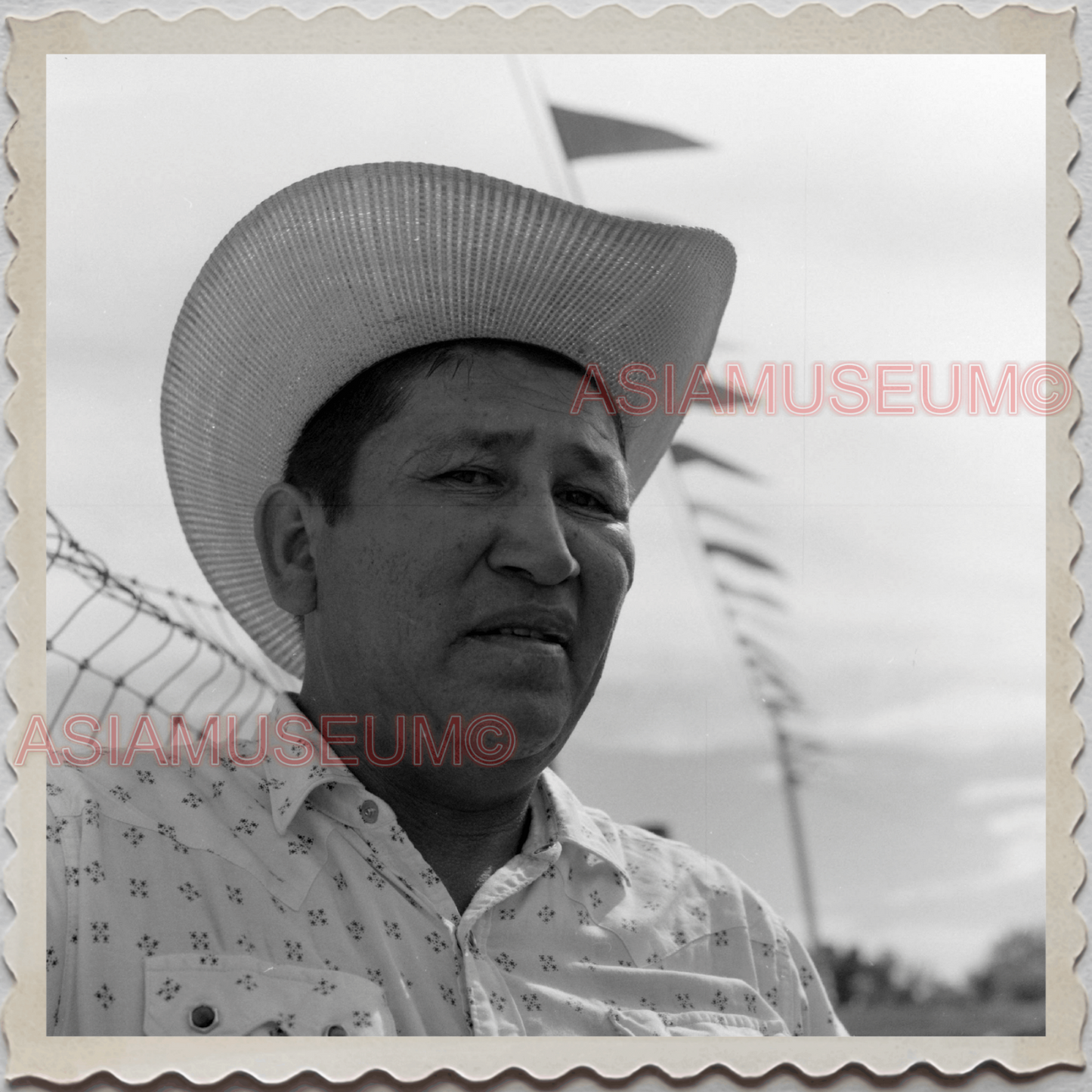 50s CROW TRIBE BIG HORN COUNTY MONTANA AGENCY PORTRAIT MAN OLD USA Photo 10262