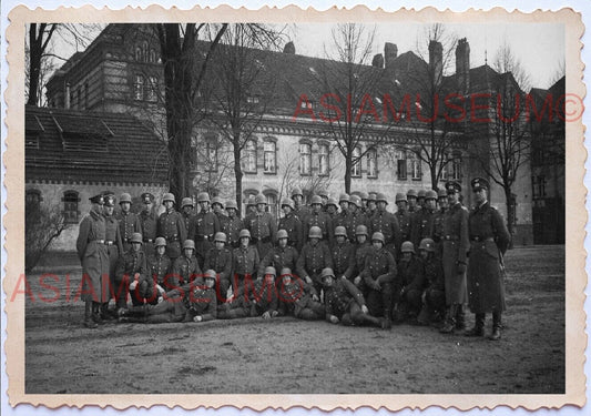 WWii D-DAY NORMANDY ARMY SOLDIER Military Group Lying Down Vintage Photo A020