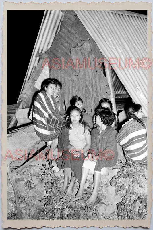 50s PHILIPPINES IFUGAO LUZON CORDILLERA WOMEN GIRL HUT CAMP Vintage Photo 24383