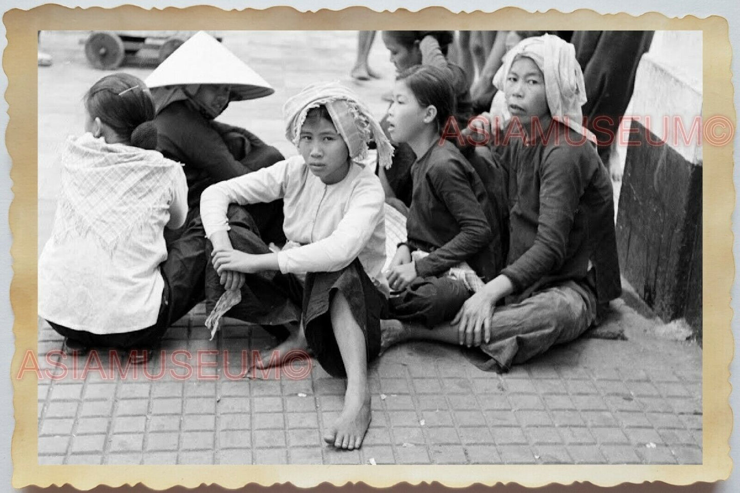 50s Vietnam SAIGON STREET SHIP MARKET LADY WOMEN SIDEWALK OLD Vintage Photo 1349