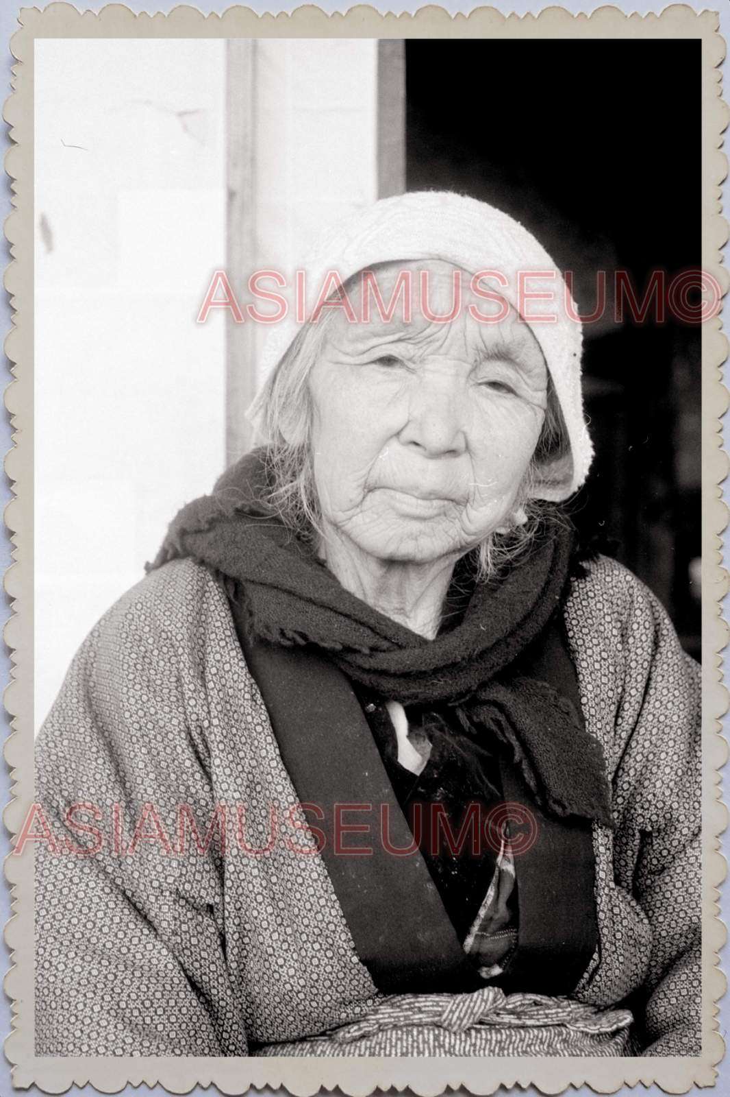 40s WW2 JAPAN TOKYO STREET ELDERLY WOMEN LADY PORTRAIT  Vintage Old Photo 23610