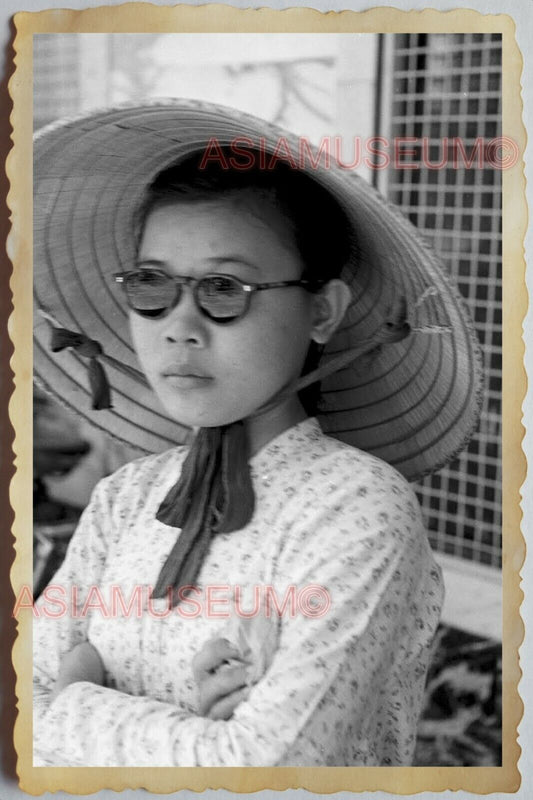 50s Vietnam SAIGON WOMEN BEAUTIFUL YOUNG LADY PORTRAIT DRESS Vintage Photo #802