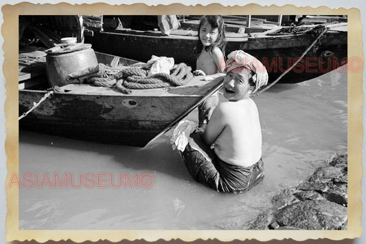 50s Vietnam War Saigon BOAT RIVER LADY WOMEN GIRL WASH SHIP Vintage Photo #1202