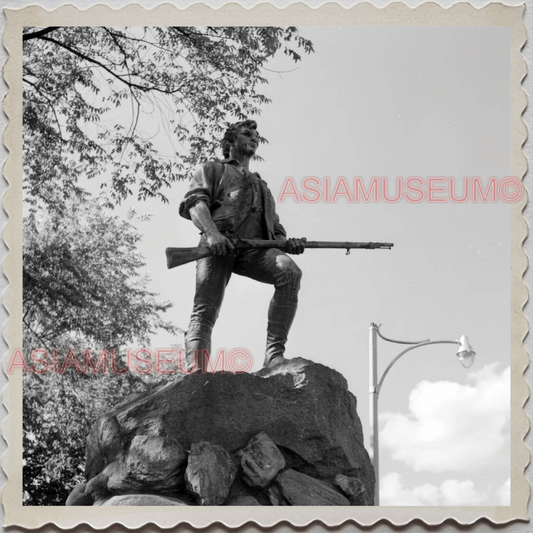 50s LEXINGTON WAR MEMORIAL CAPTAIN JOHN PARKER STATUE OLD VINTAGE USA Photo 8662