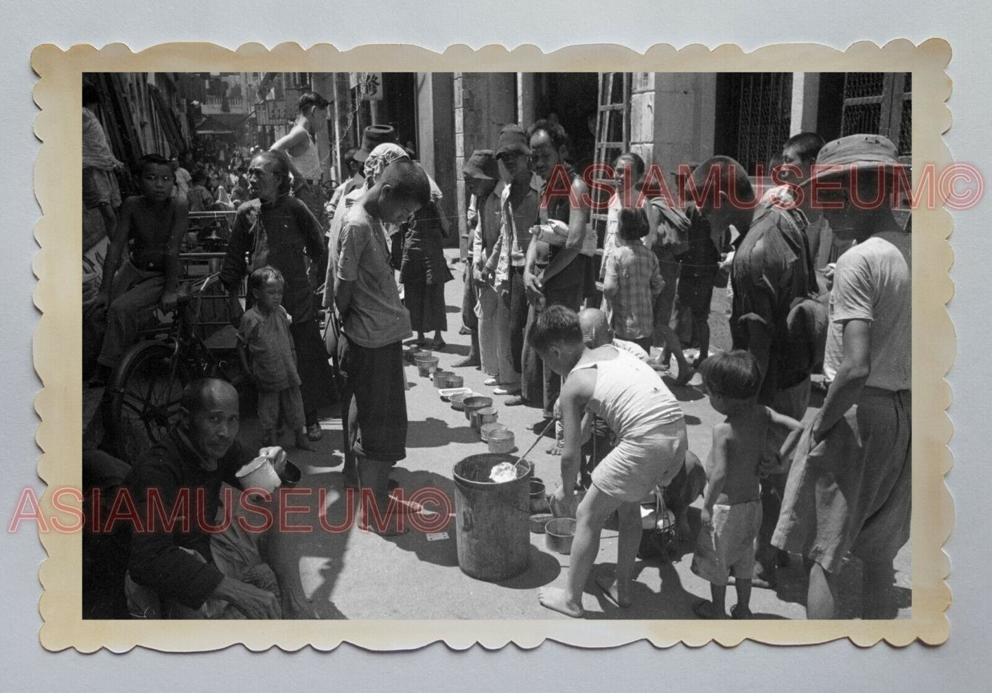 WOMEN WORKER BOY SERVE FOOD BACK STREET VINTAGE B&W HONG KONG Photo 18419 香港旧照片