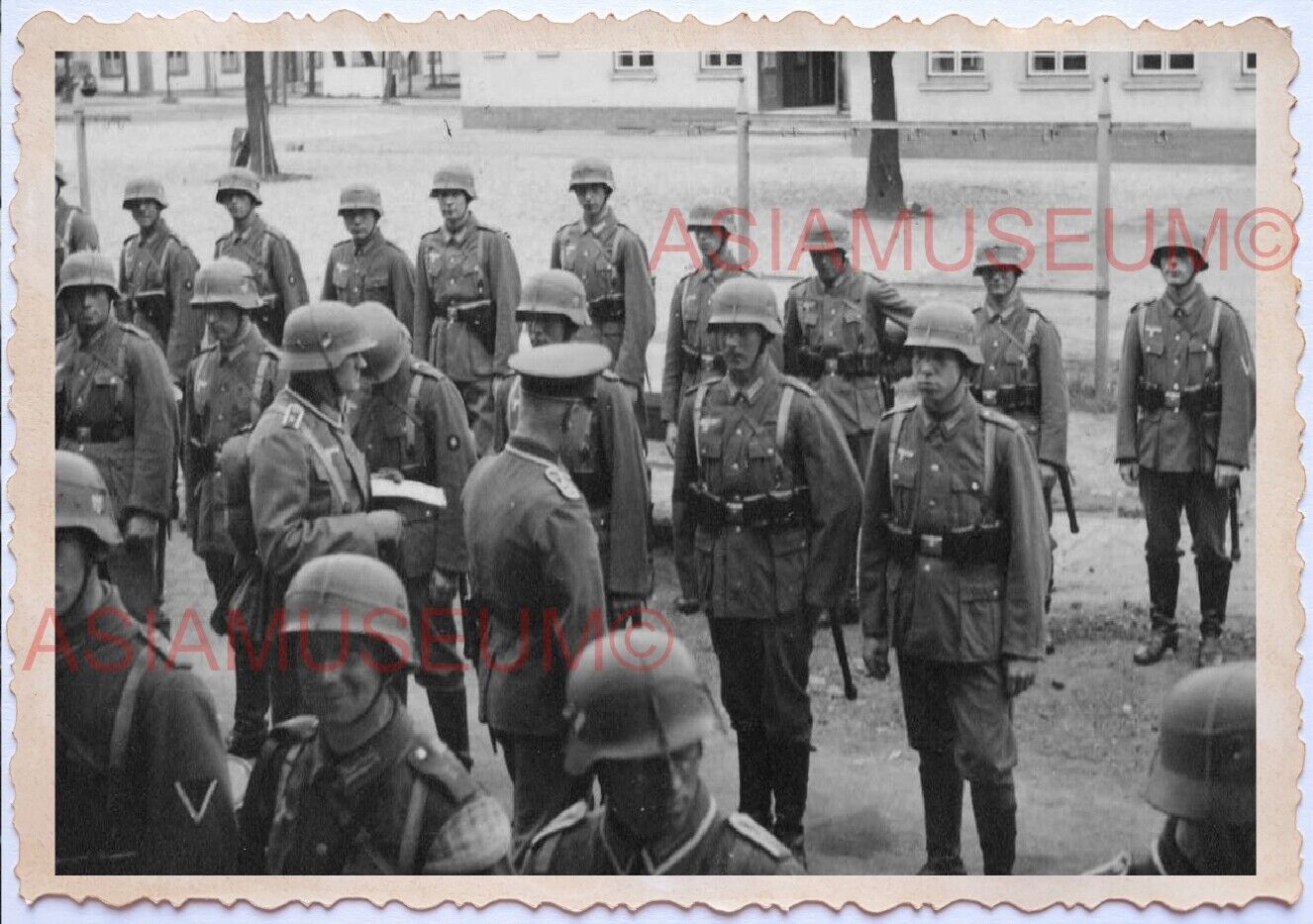 WWii D-DAY NORMANDY EUROPE WAR ARMY SOLDIER Marching Line Smiling Hat Photo A049