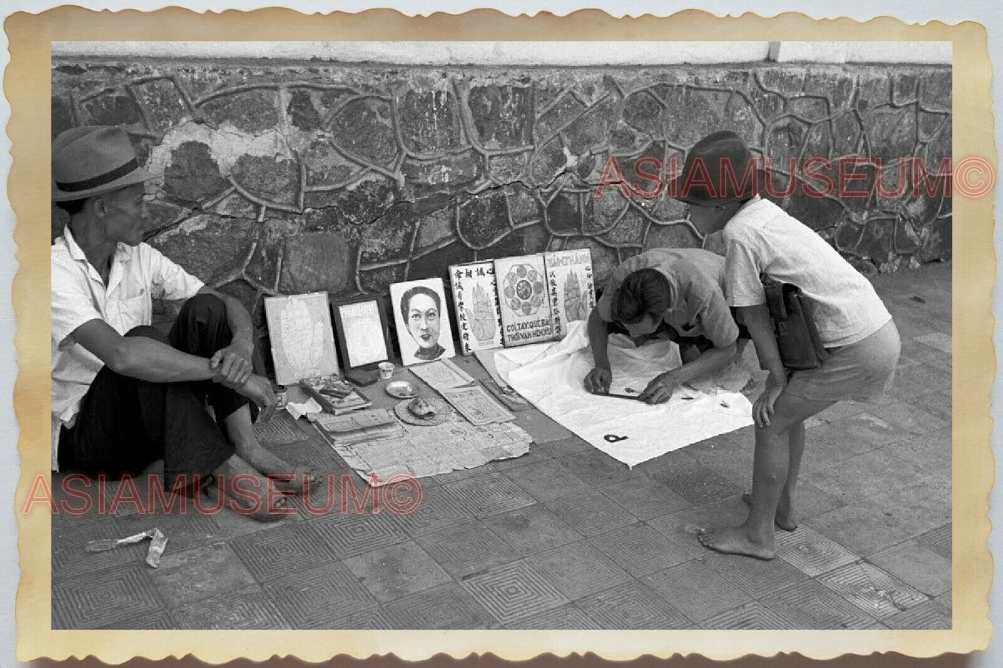 50s Vietnam SAIGON STREET SCENE FORTUNE TELLER MAN BOY STALL Vintage Photo #1484