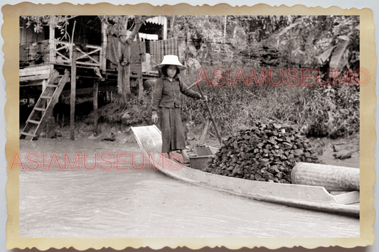 50s THAILAND BANGKOK FLOATING MARKET WOMEN SELL COAL GOODS  Vintage Photo 28421