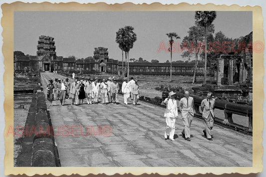 50s Vietnam SAIGON Cambodia Angkor Wat Temple Women Buddhist Vintage Photo #1612