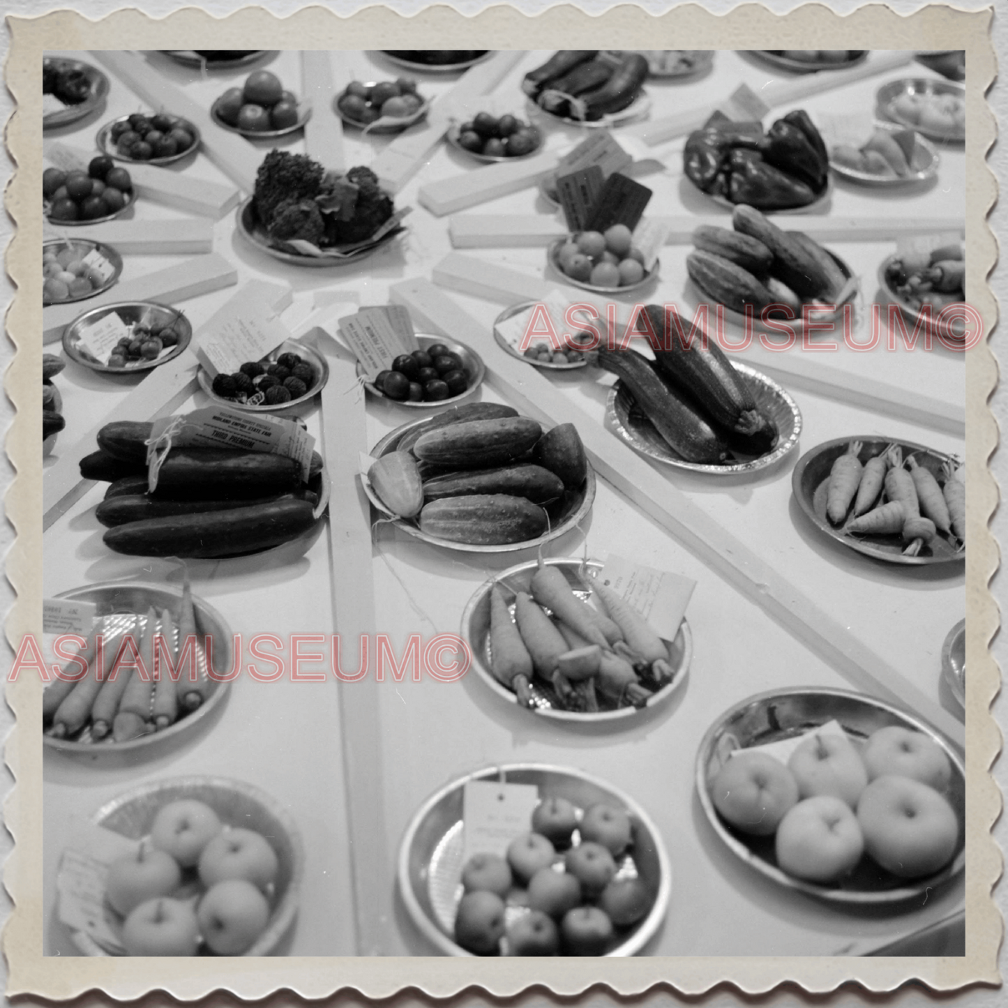 50s BILLINGS MONTANA FAIR YELLOWSTONE RIVER FOOD DISPLAY VINTAGE USA Photo 12116