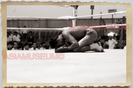 50s THAILAND BANGKOK MUAY THAI BOXING BOXER TOPLESS MAN PRAY Vintage Photo 28552