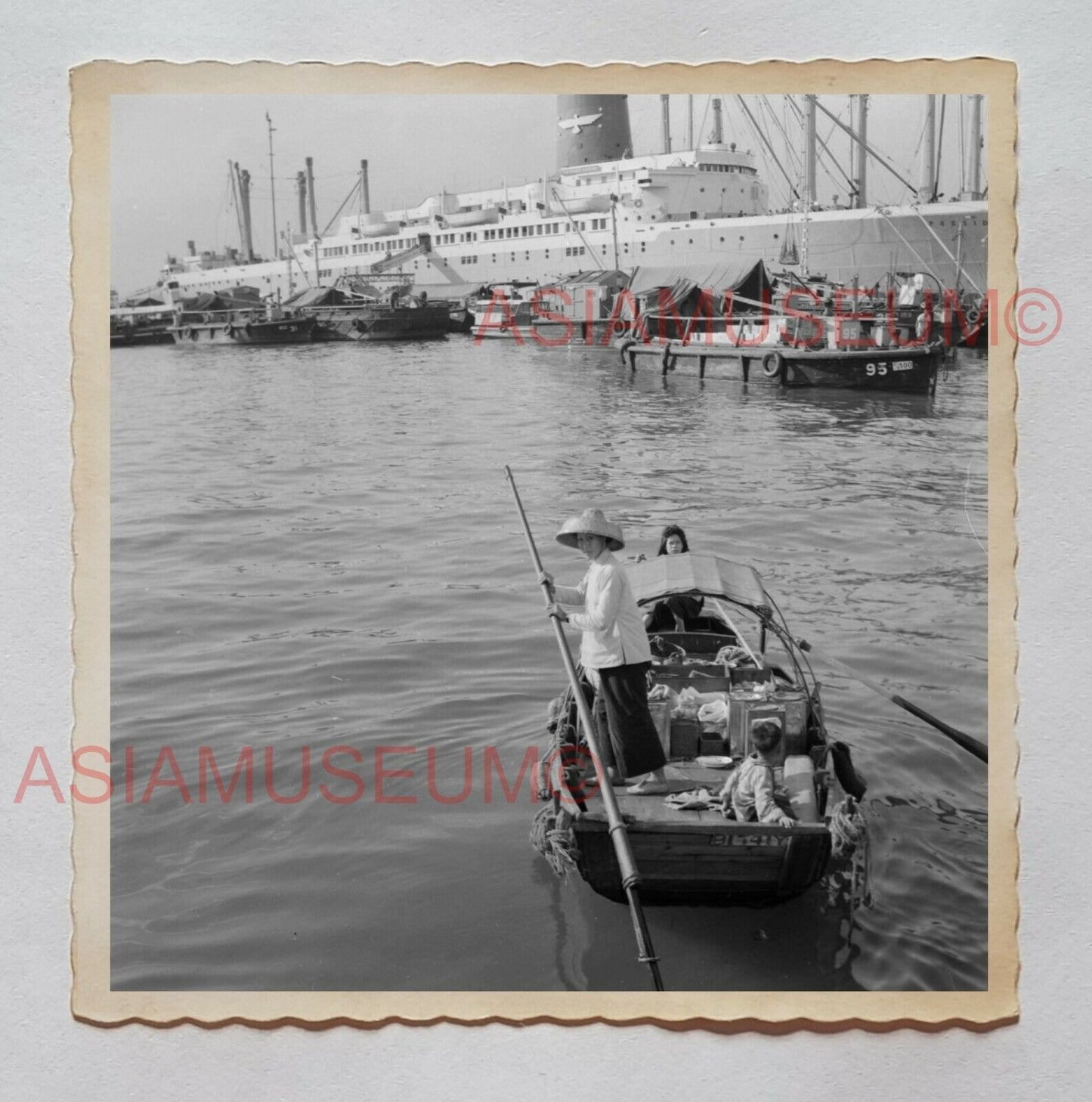 1940's WOMEN STEERING BOAT BOY GIRL SHIP B&W Vintage Hong Kong Photo 28719 香港旧照片