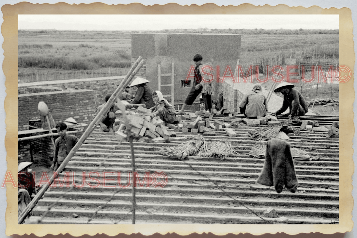 40s WW2 Vietnam VINH PHU VILLAGER BUILD HOUSE GUARD TOWER ii Vintage Photo 27553