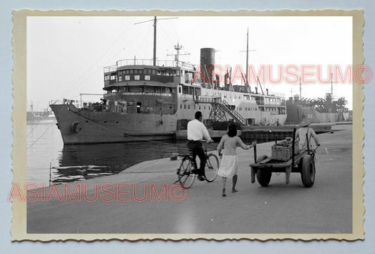 Kaohsiung Ferry Ship Port Pier Lady B&W Vintage Taiwan Taipei Photo 台湾老照片 #29568