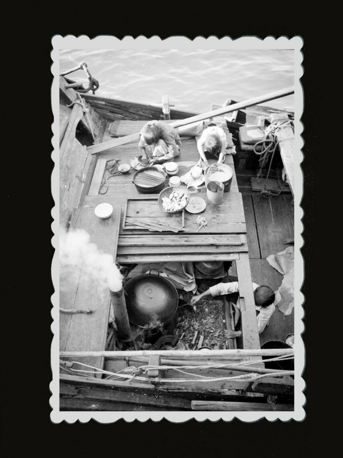 50s Vintage Hong Kong Photo B&W Women Children Cooking Houseboat Boat Pier  #552