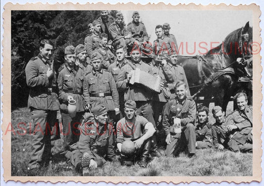 WWii D-DAY NORMANDY EUROPE ARMY Soldier Group war  HORSE Wehrmacht Photo A76