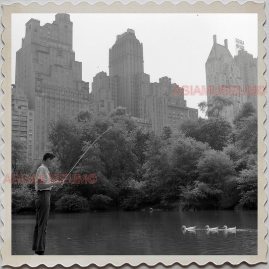 50s MANHATTAN NEW YORK CITY CENTRAL PARK LAKE FISHING DUCK OLD USA Photo 8452