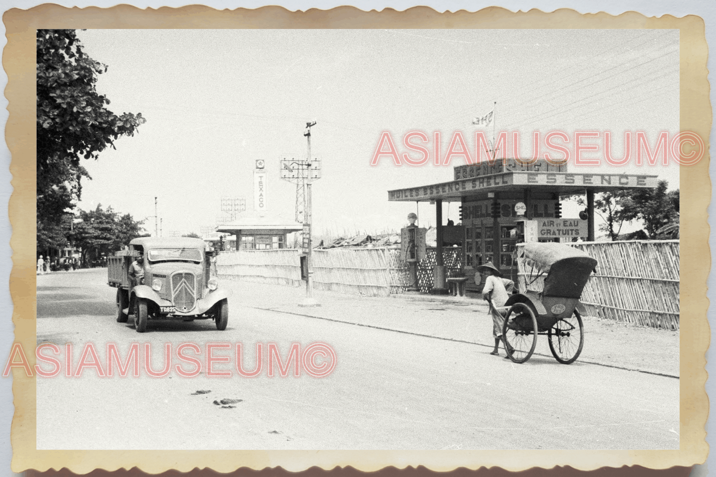 40s Vietnam HAIPHONG MOBIL VACUUM OIL GAS STATION CAR TRUCK Vintage Photo 4376