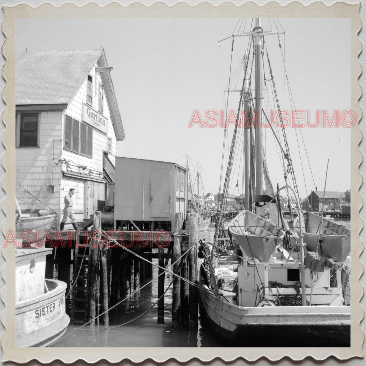 50s GLOUCESTER HARBOR ESSEX MASSACHUSETTS FISHERMAN PIER VINTAGE USA Photo 11803