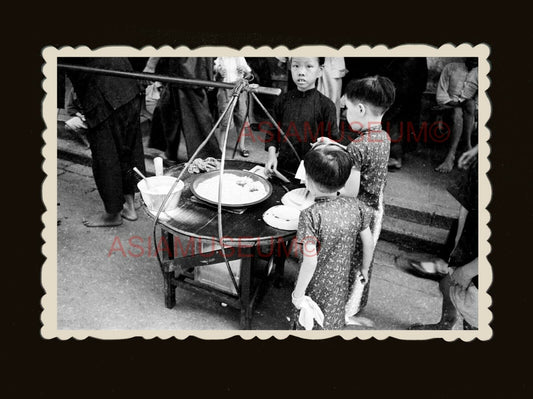 1940s CHILDREN BOYS GIRL STREET FOOD STALL AD  B&W Vintage Hong Kong Photo #1803