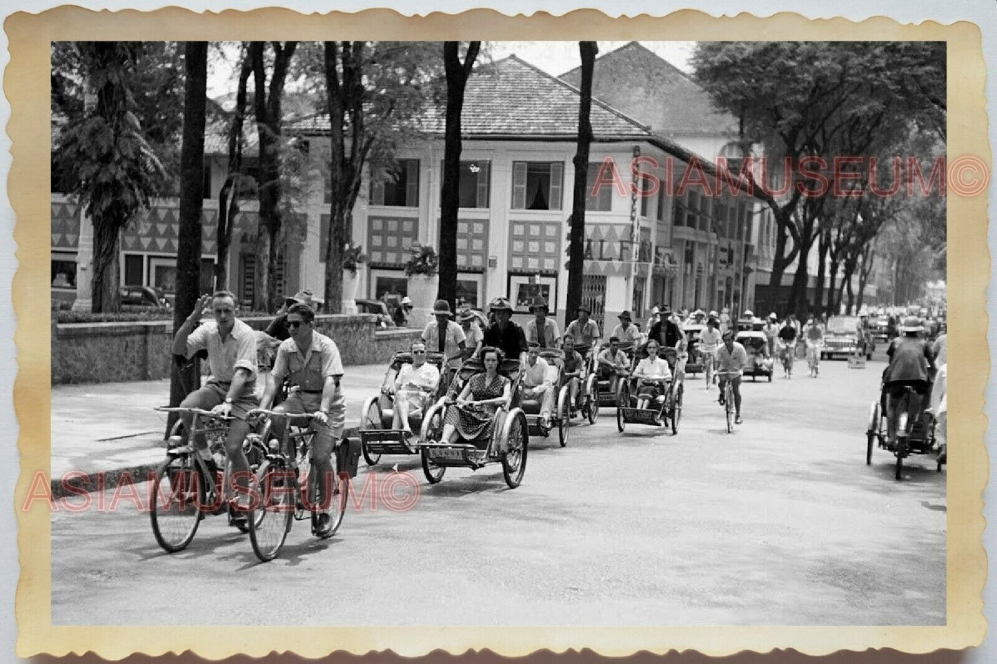 50s Vietnam War Saigon Ho Chi Minh Street Trishaw Women Shop Vintage Photo #1193