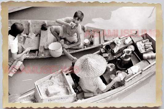 50s THAILAND BANGKOK FLOATING MARKET BOAT FOOD Children Cook Vintage Photo 30193