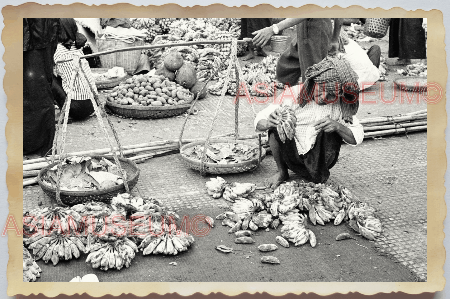 40s WW2 Vietnam MARKET WOMEN LADY SELLER BANANA BASKET FRUIT Vintage Photo 26610