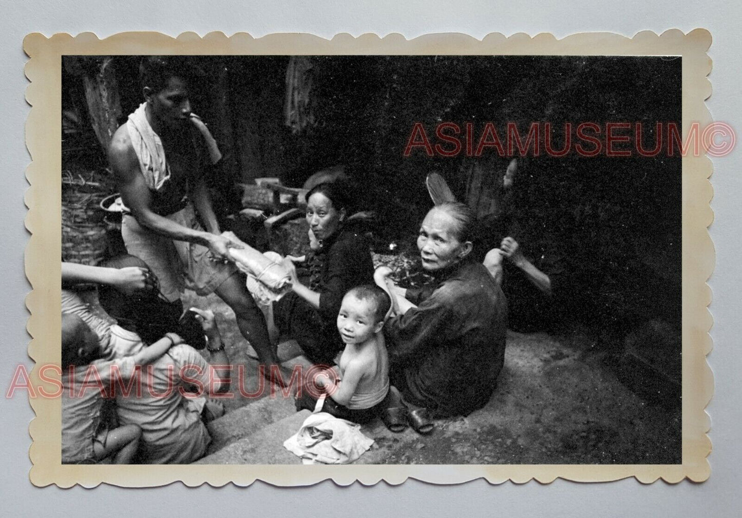 CHILDREN STREET SCENE GIRL WOMEN SELLER FOOD HONG KONG VINTAGE Photo 22962 香港旧照片