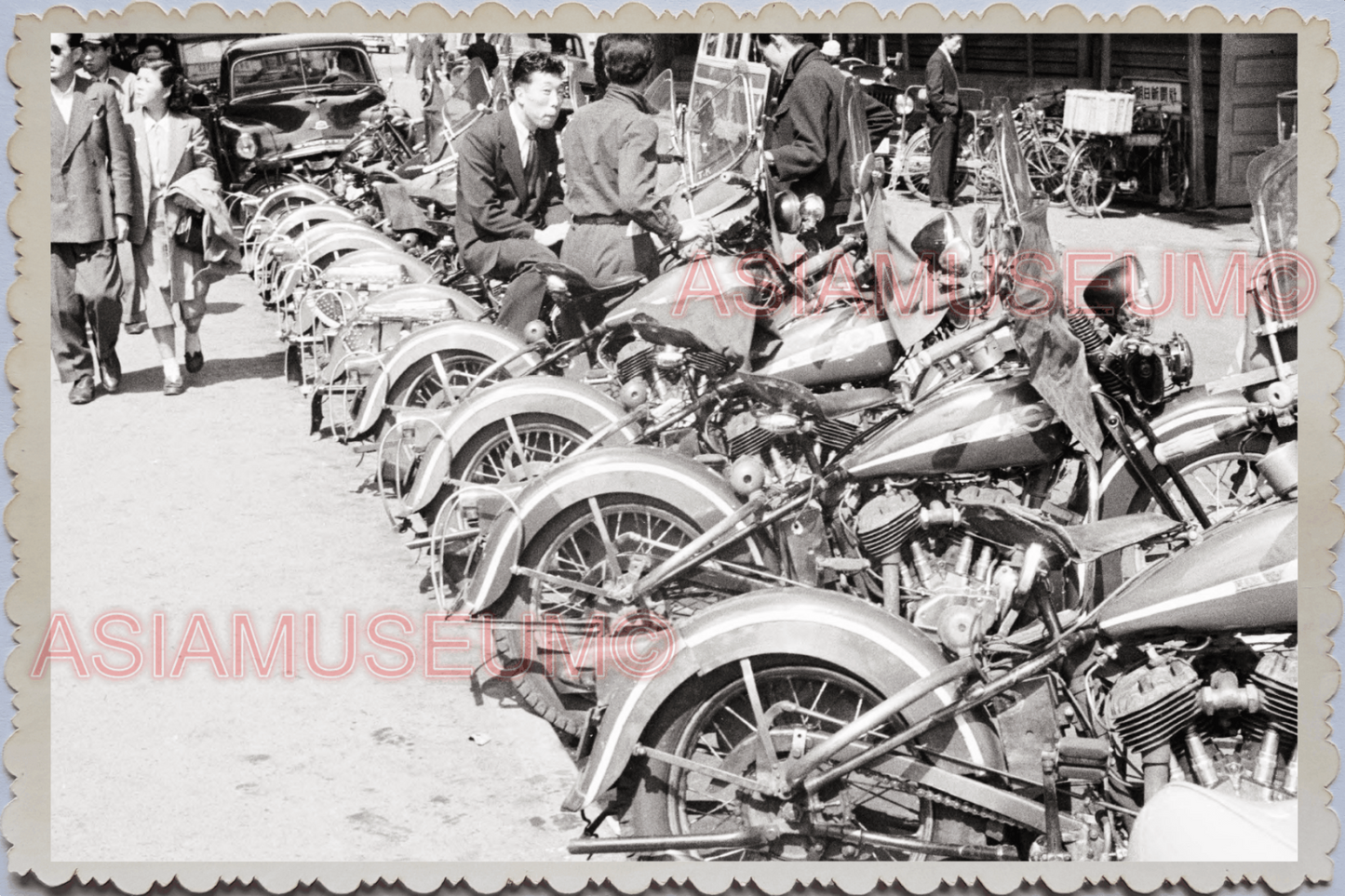 WW2 JAPAN TOKYO YAMAHA HONDA SUZUKI MOTORCYCLES STREET SCENE Vintage Photo 24556