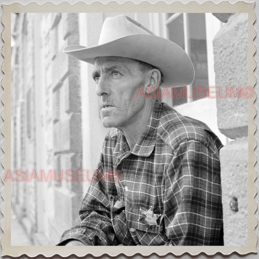 50s VIRGINIA CITY STOREY NEVADA RENO PORTRAIT SHERIFF MAN VINTAGE USA Photo 9802