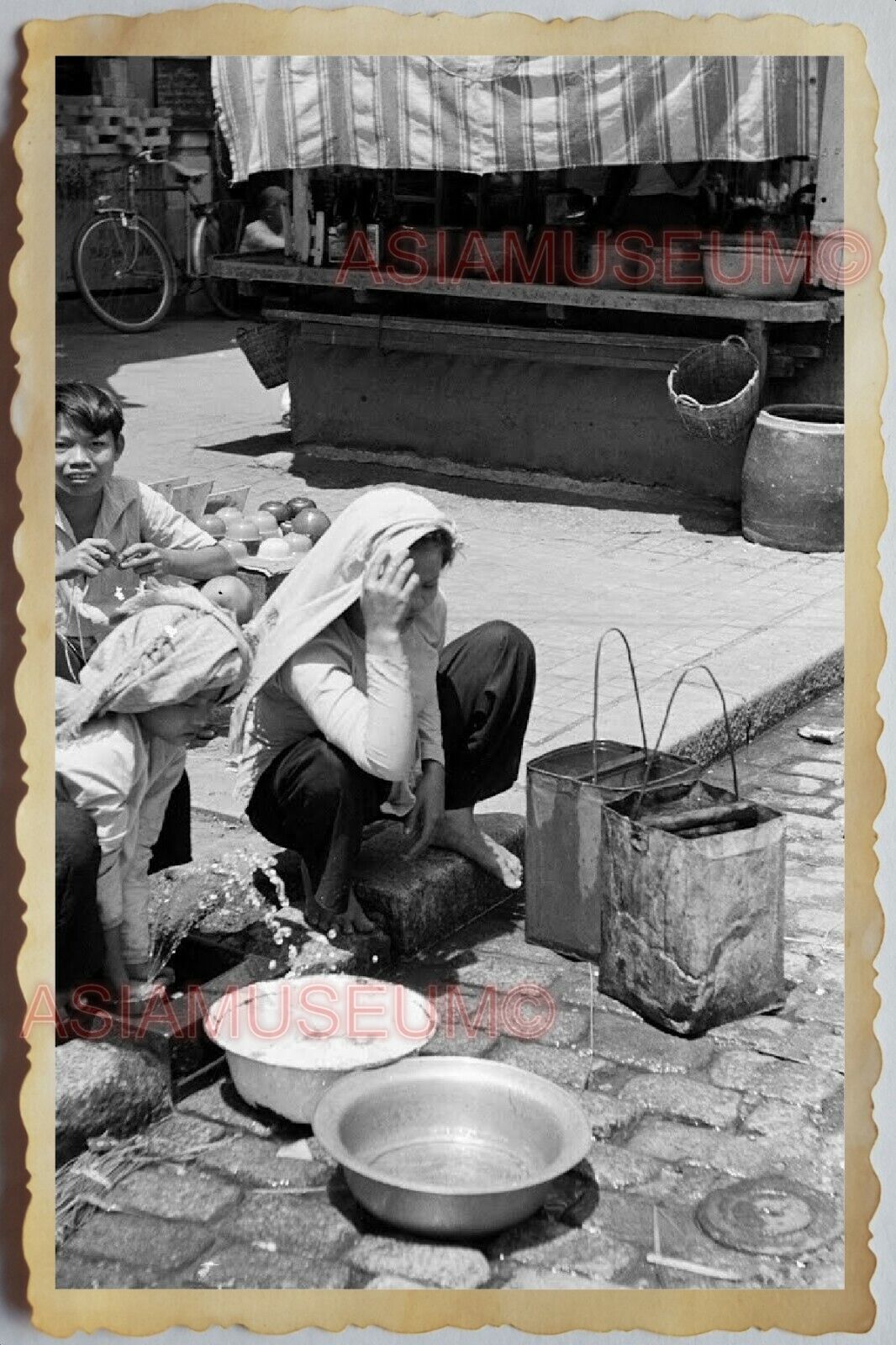 50s Vietnam SAIGON YOUNG GIRL BOY STREET SCENE FOOD STALL WAR Vintage Photo 1069