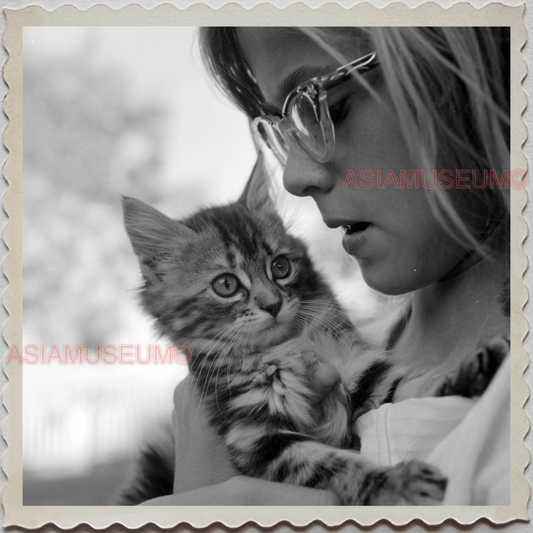 40s AUGUSTA KRONE RANCH COWBOY GIRL CAT BARN VINTAGE OLD USA AMERICA Photo S8490