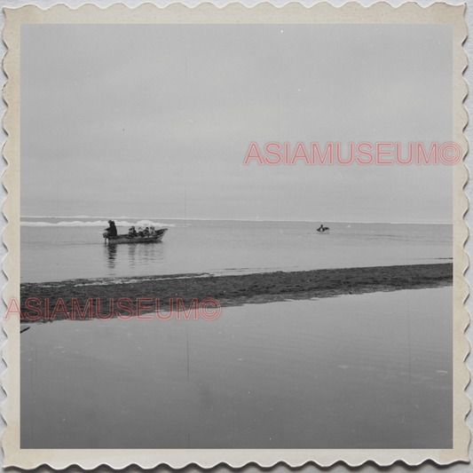 50s UTQIAGVIK NORTH SLOPE BARROW ALASKA ARCTIC OCEAN BOAT OLD USA Photo 12460