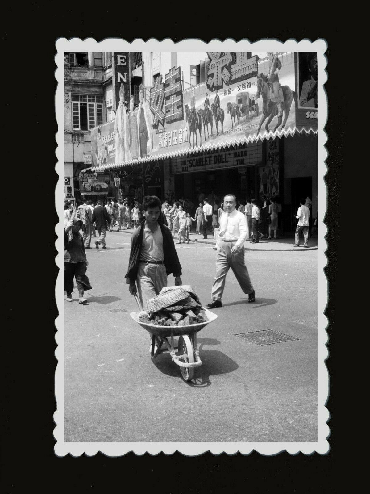 50s Vintage Hong Kong Photo B&W Kowloon City Wheelbarrow Cinema Theater Man #576