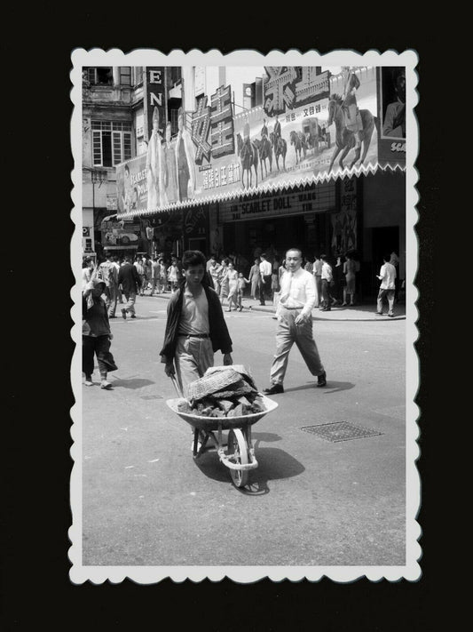 50s Vintage Hong Kong Photo B&W Kowloon City Wheelbarrow Cinema Theater Man #576